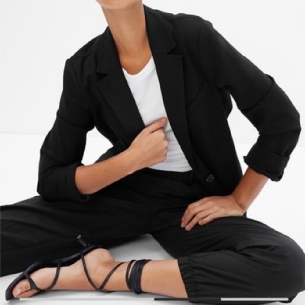 BLACK GAP BLAZER SIZE 10